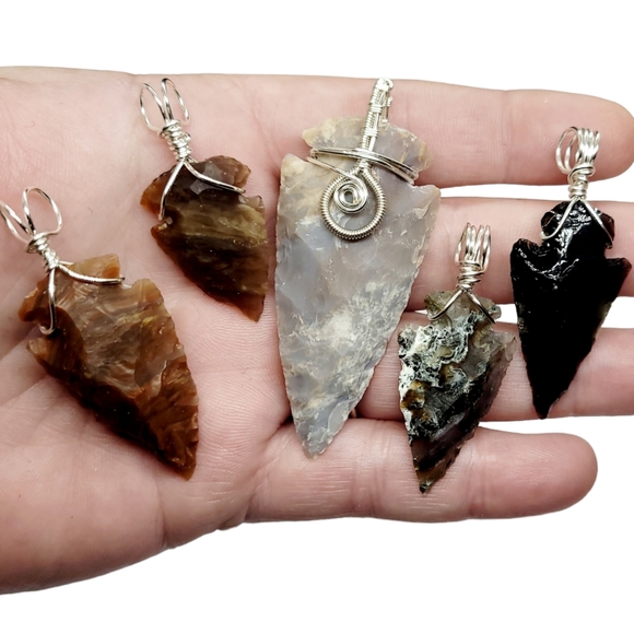 Set of 5 handcrafted, wire wrapped arrowhead pendants - Picture 3 of 4